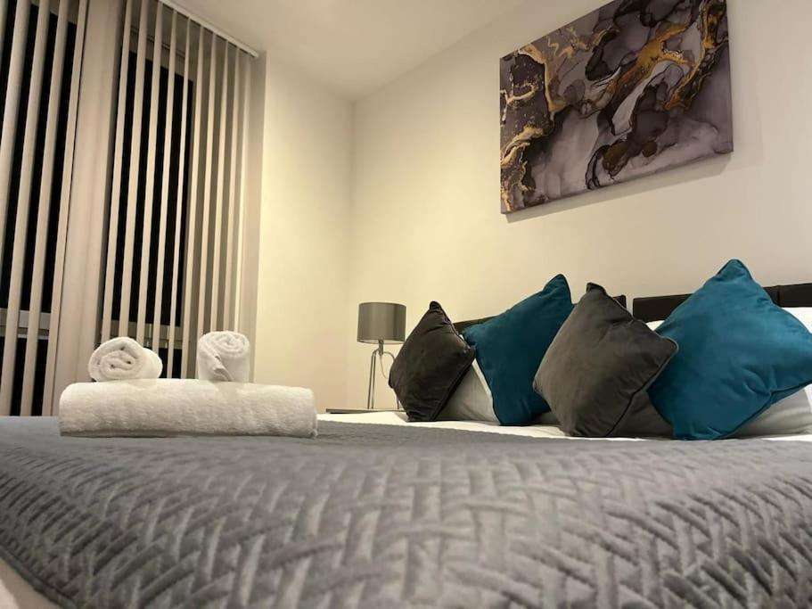 Spacious, Bright & Modern 1 & 2 Bed Apartments At Sligo House - Central Watford Watford  Esterno foto