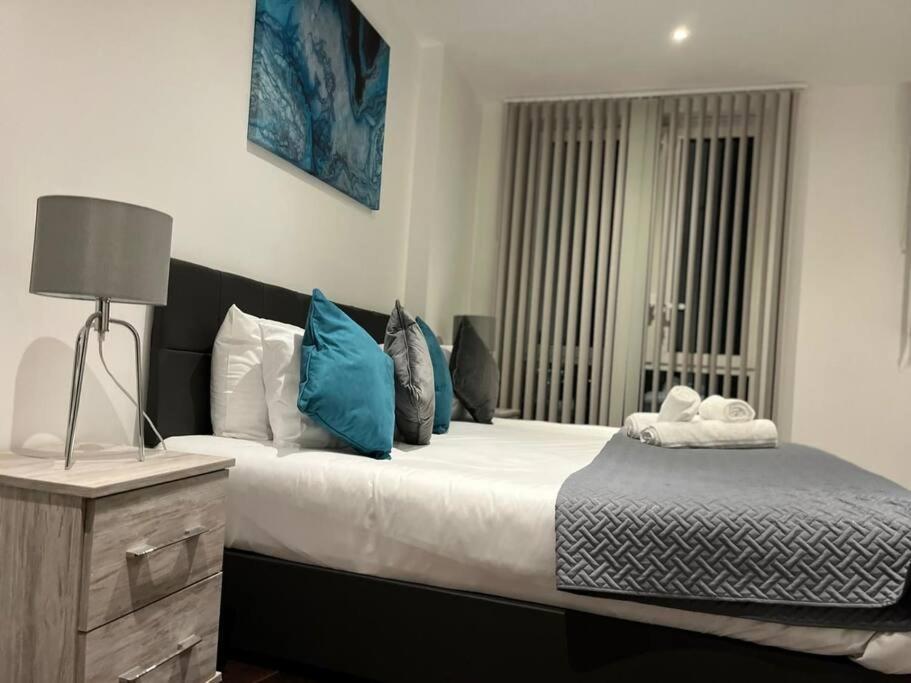 Spacious, Bright & Modern 1 & 2 Bed Apartments At Sligo House - Central Watford Watford  Esterno foto